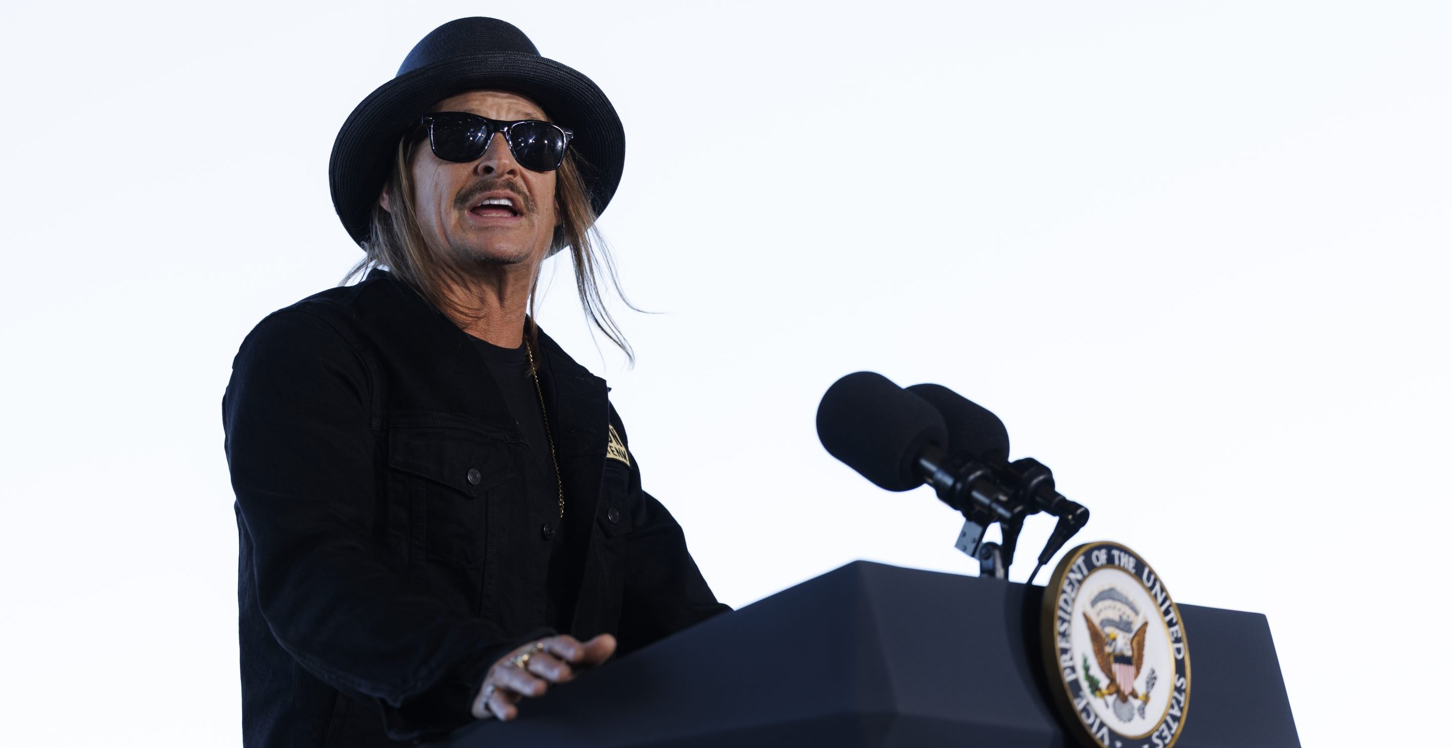 Kid Rock Takes Flight in Army Helicopter - Wide Open Country