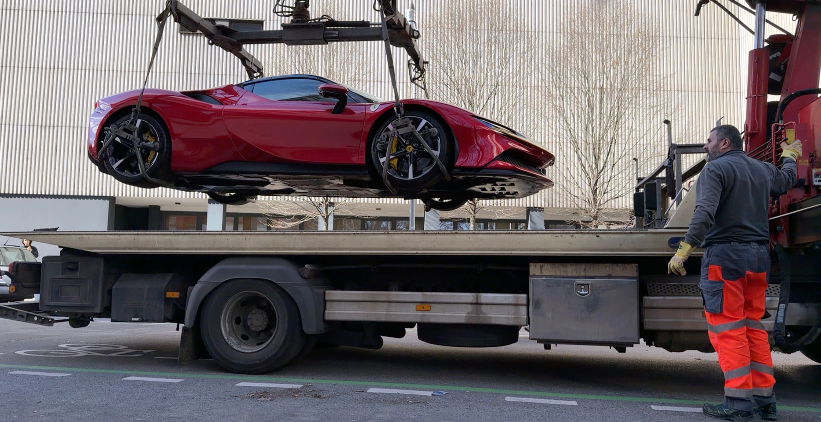 Insane Moment Florida Woman in Truck Accidentally Runs Over $250,000 Lamborghini She "Didn't See"