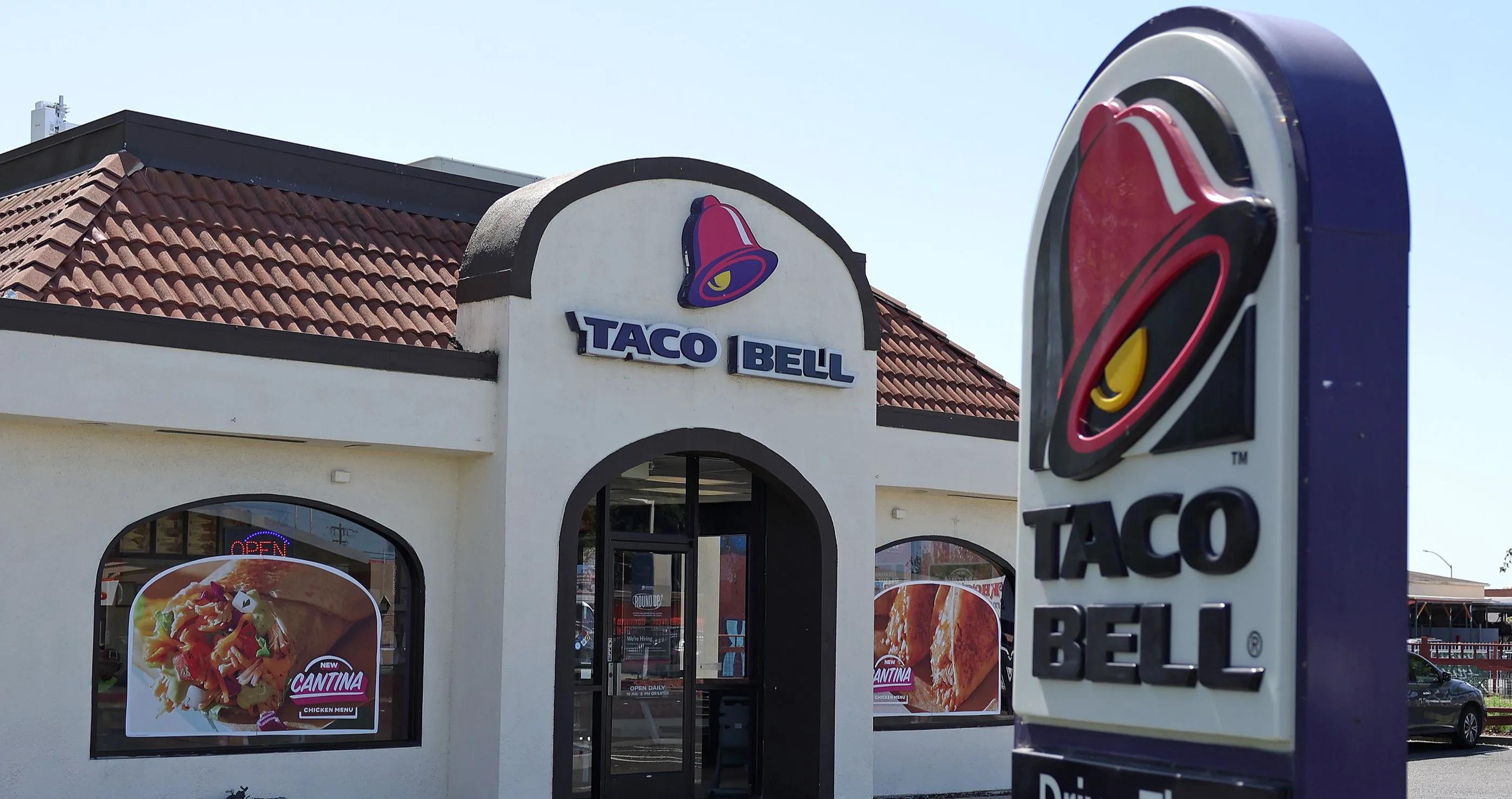 Florida Taco Bell Worker Fires Gun at Customers Trying to Put Soda in a Water Cup