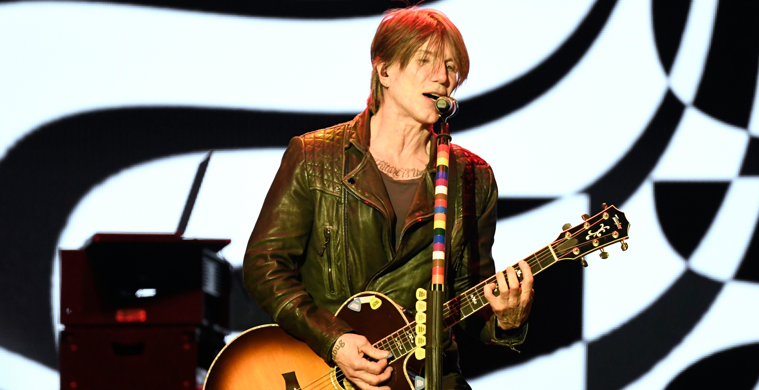 90s Rock Band Cancels Tour After Lead Singer Develops Pneumonia