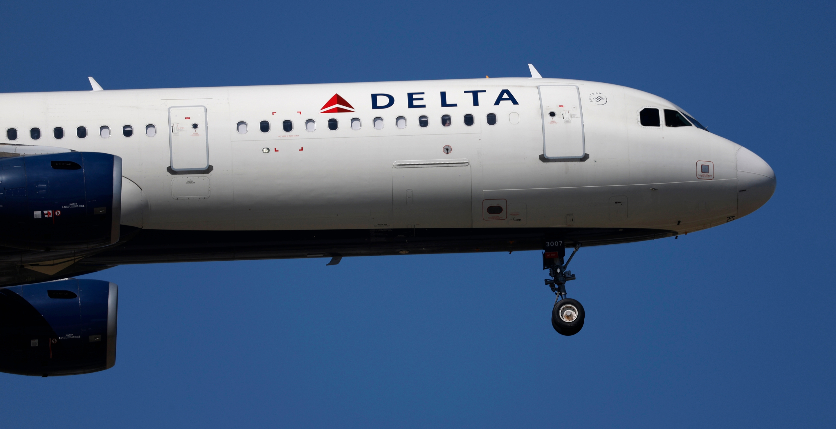 Paramedics Coming Home From Vacation Help Woman Give Birth on Delta Flight: “Mom Was a Rock Star”