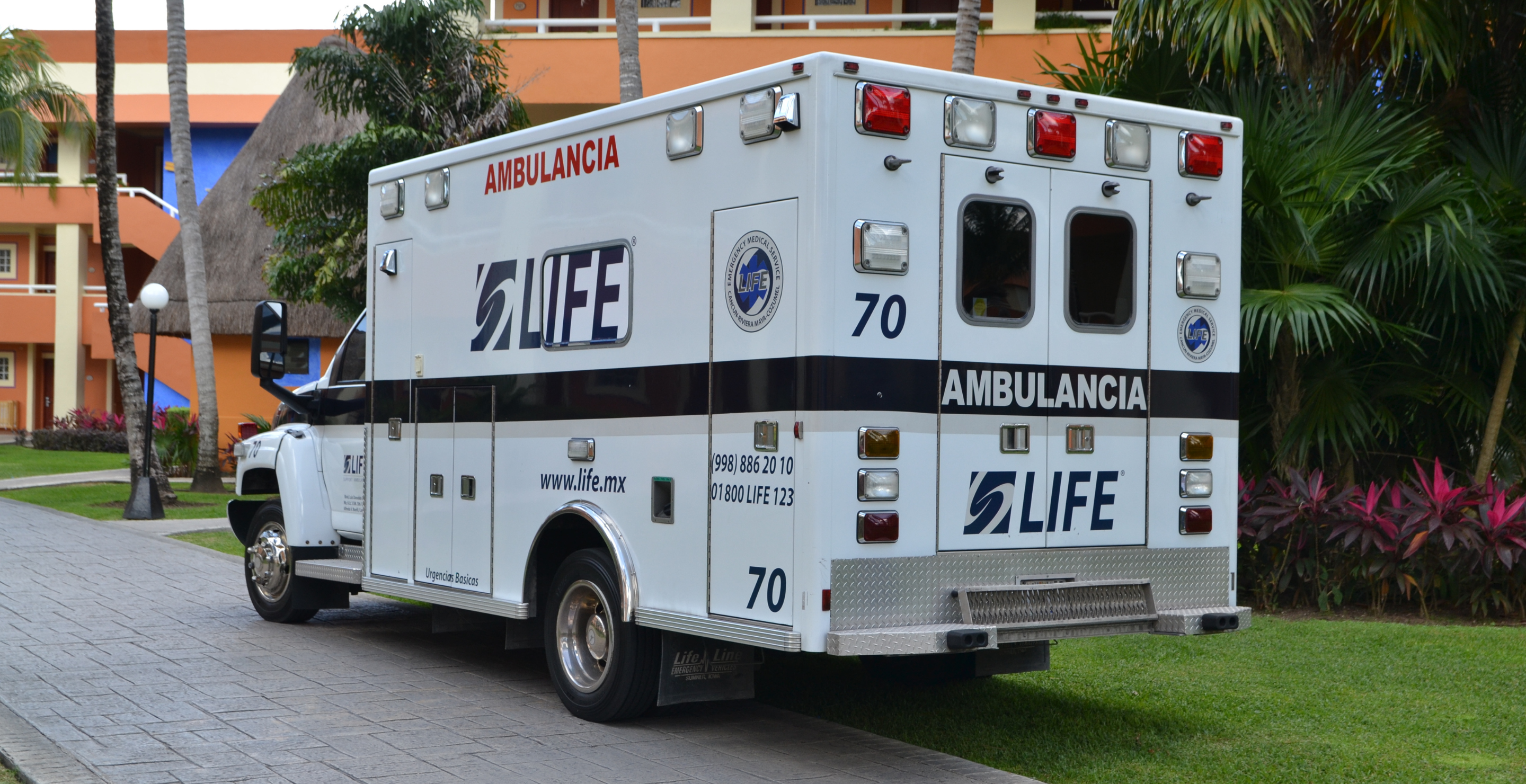 Tourist Dies After Being Found Unresponsive in Mexico Hotel Pool