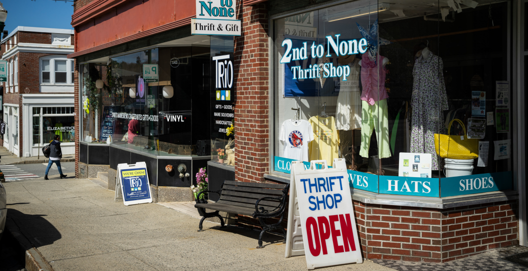 Human Skull Discovered, Thrift Shop