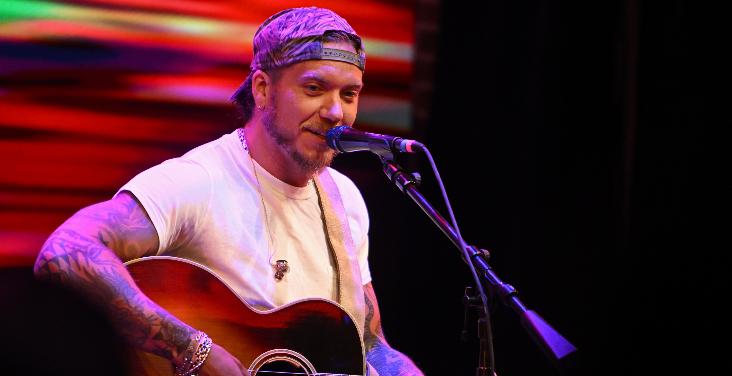 Country Stars Pause CMA Fest Church Set To Pray After Audience Member Faints - Wide Open Country