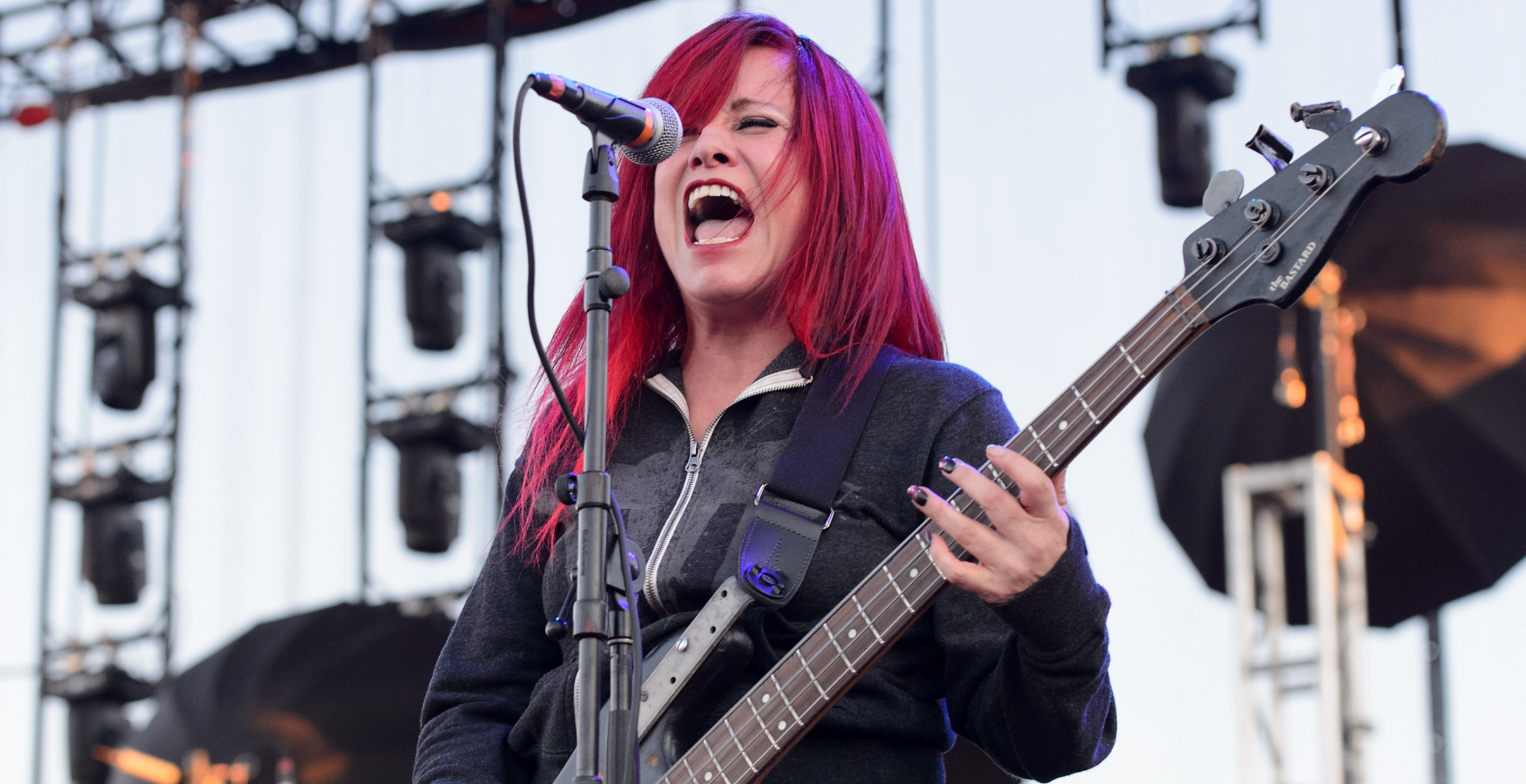 Jennifer Finch of L7