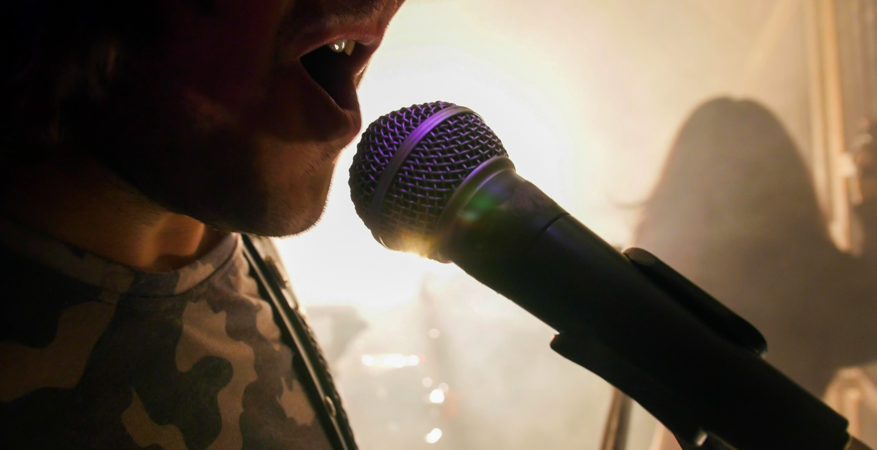 Singer Dies, Mike Milford