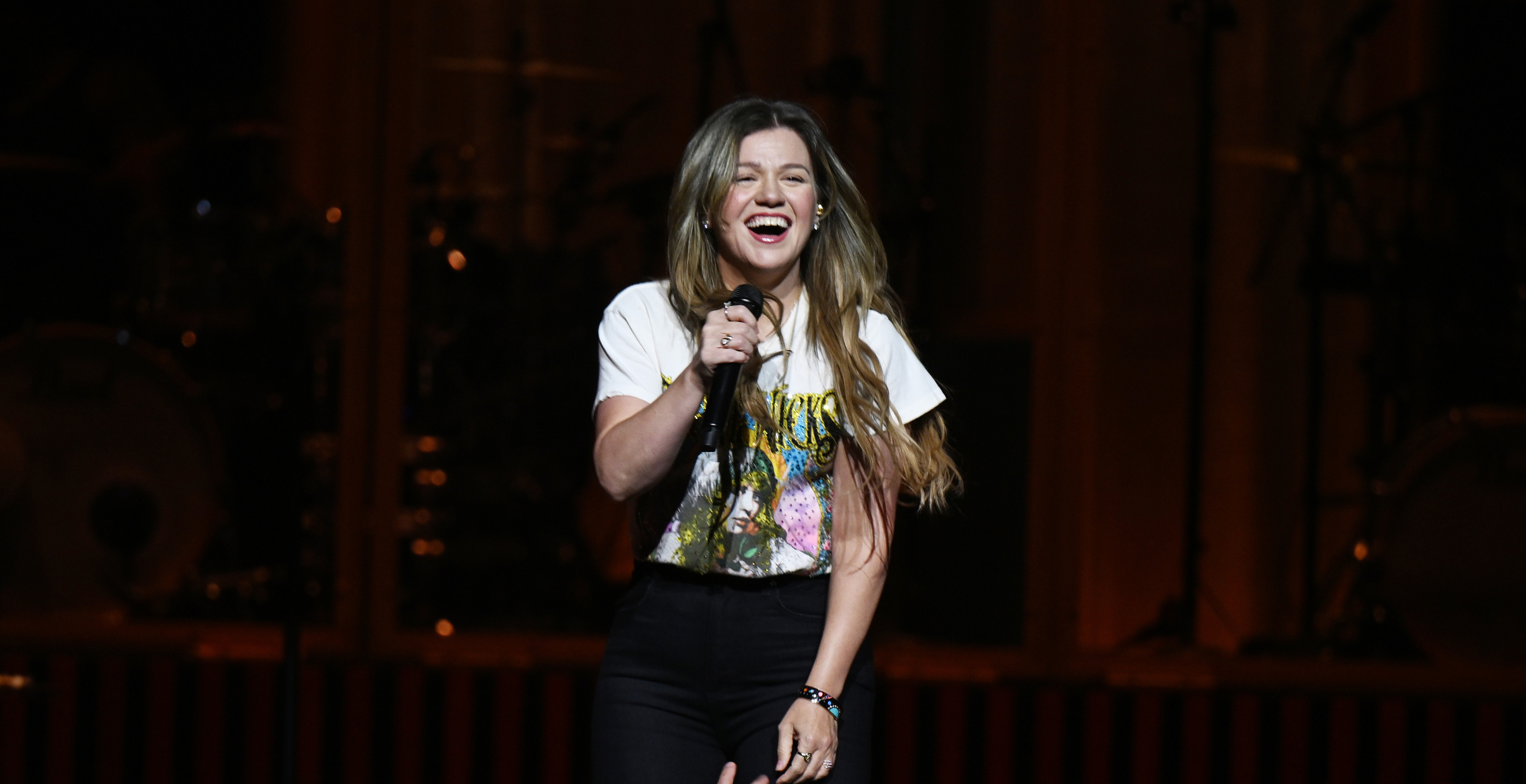 'The Voice' Alum Suffers Wardrobe Malfunction Live During Show