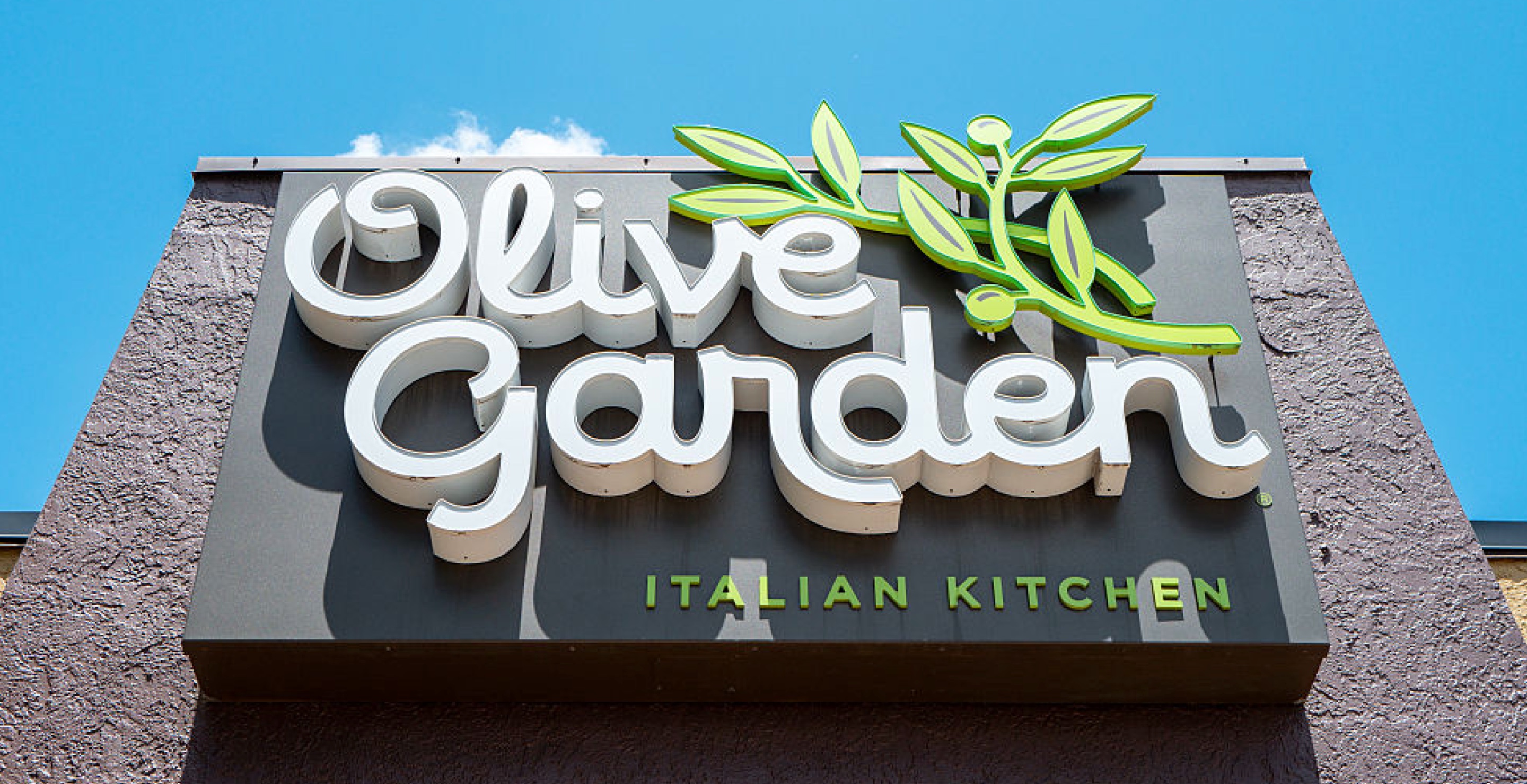 Olive Garden Forced to Pull Back Famous Unlimited Salad Deal Over Lettuce Outbreak Fears