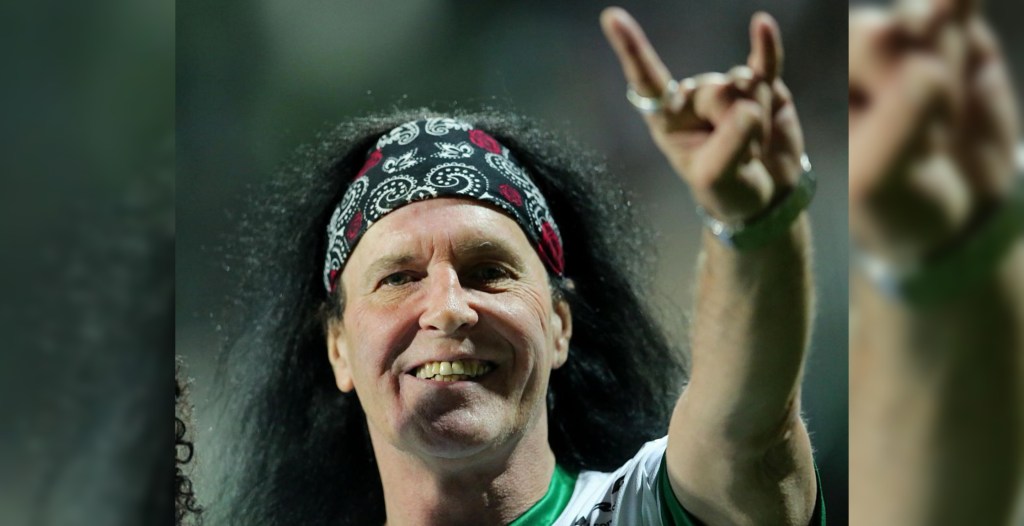 Rock Singer Releases First Album in Nearly 20 Years
