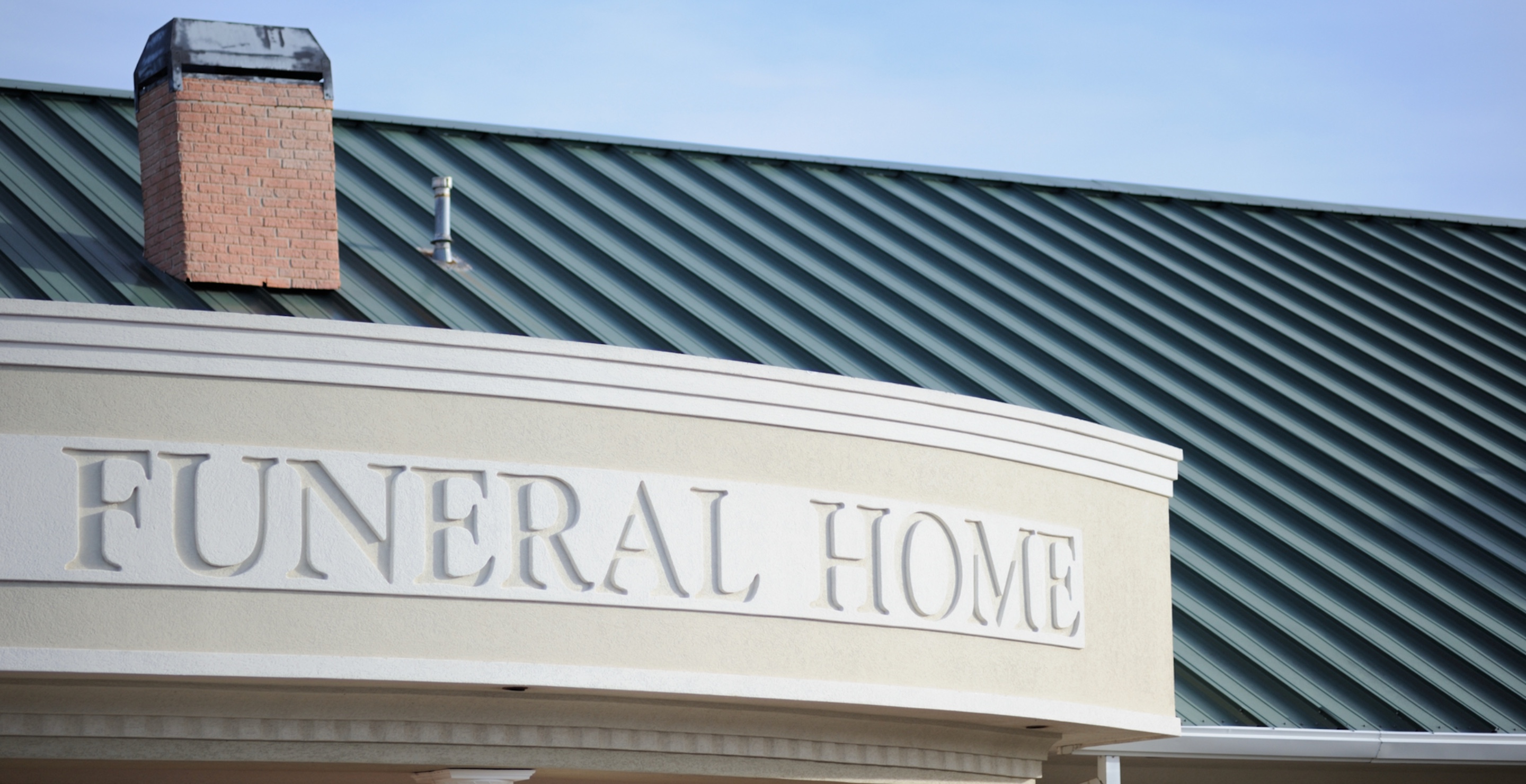 Widow Sues Funeral Home for $2.2M After Disturbing Discovery in Husband’s Returned Belongings