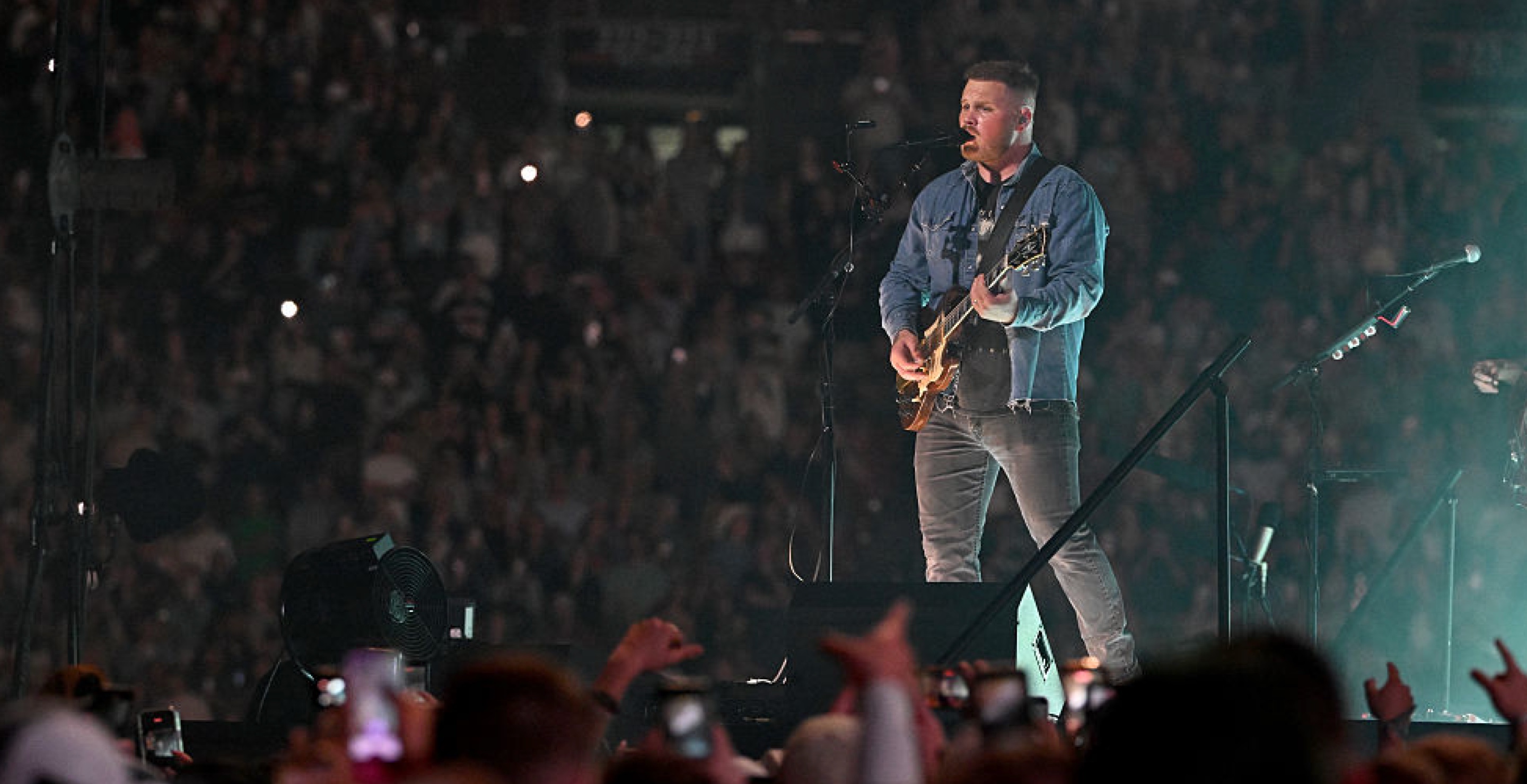 Country Star Wears 'Free Palestine' Shirt at Stadium That Barred Macklemore