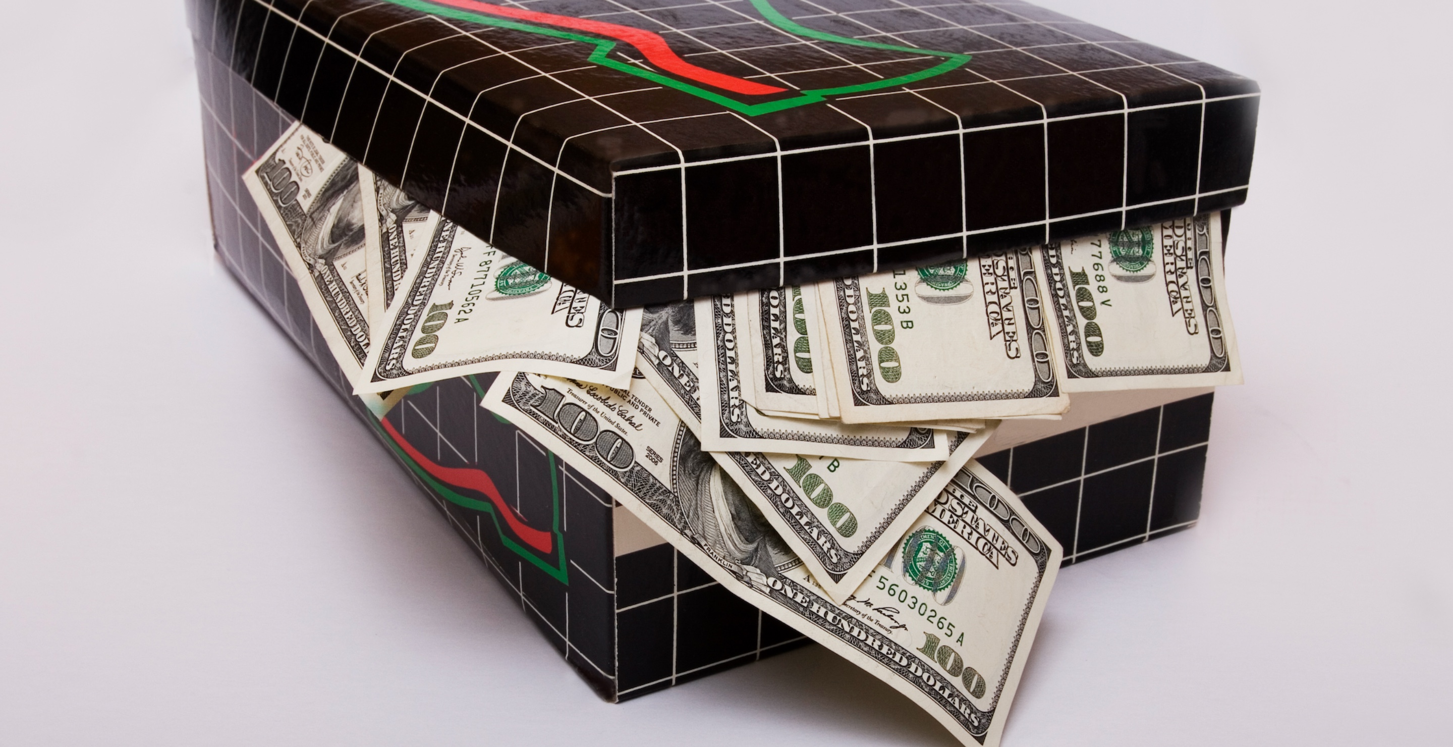 Fake FBI Agents Convince 82-Year-Old to Put $18,400 in Shoebox for Mystery Courier