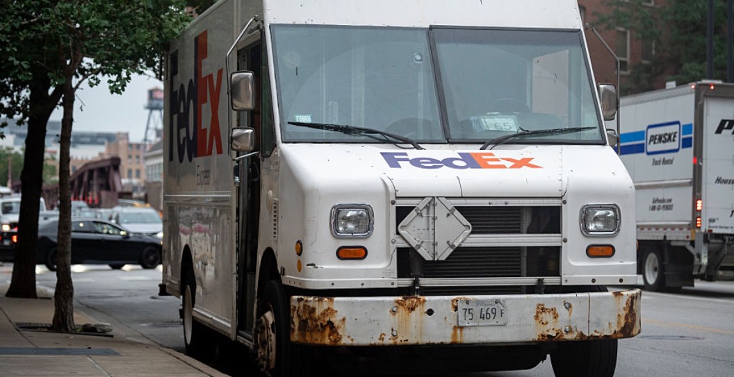 FedEx Driver Accused of Swapping Customer's Laptop for Popcorn Then Making Bizarre Denial