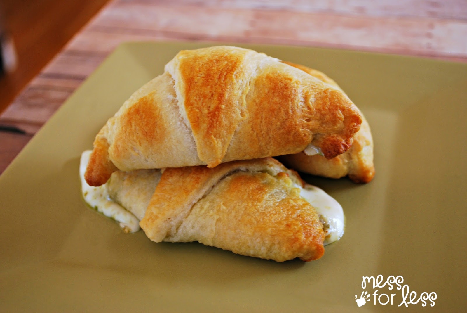 cheesy pesto crescent-rolls