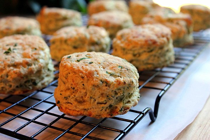 homemade-biscuit-recipes-herb-cheese