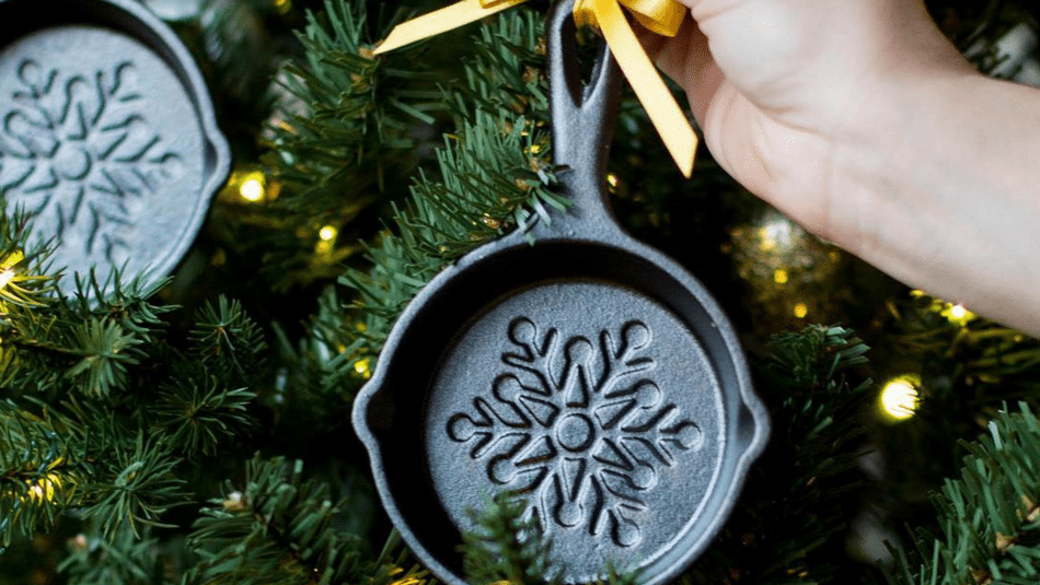 Lodge Cast Iron Mini Skillet Holiday Christmas Ornament Snowflake NWT