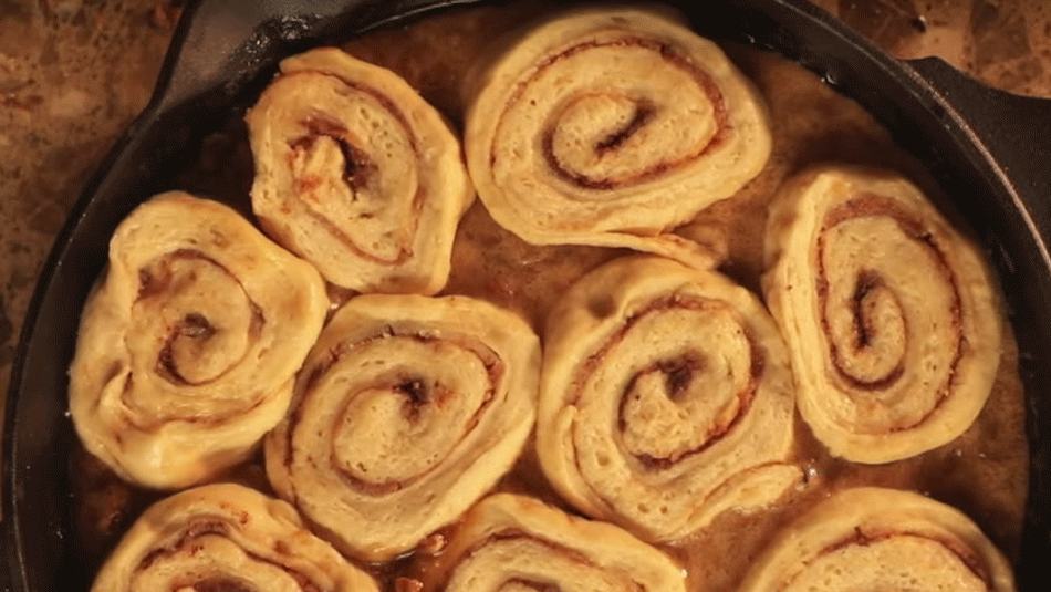 The Pioneer Woman s Pecan Sticky Buns Are Pure Cast Iron Heaven The Pioneer Woman s Pecan Sticky Buns Are Pure Cast Iron Heaven