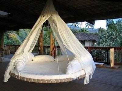 DIY trampoline swing bed
