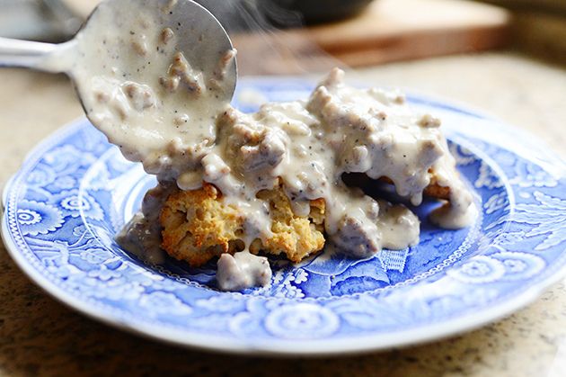 biscuits and gravy the pioneer woman