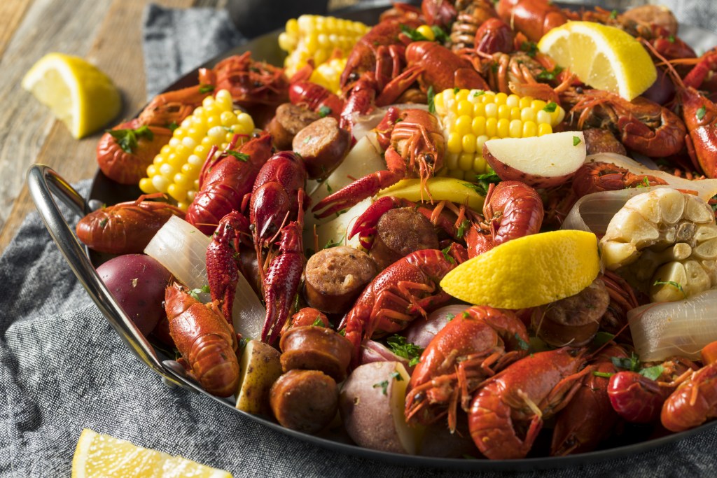 When is it Crawfish Season And Where Can I Eat Them?
