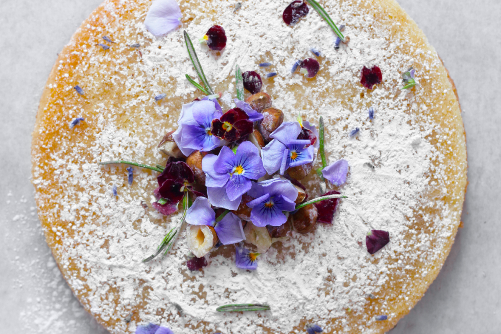 12 Edible Flower Varieties To Top Cakes and Cookies With