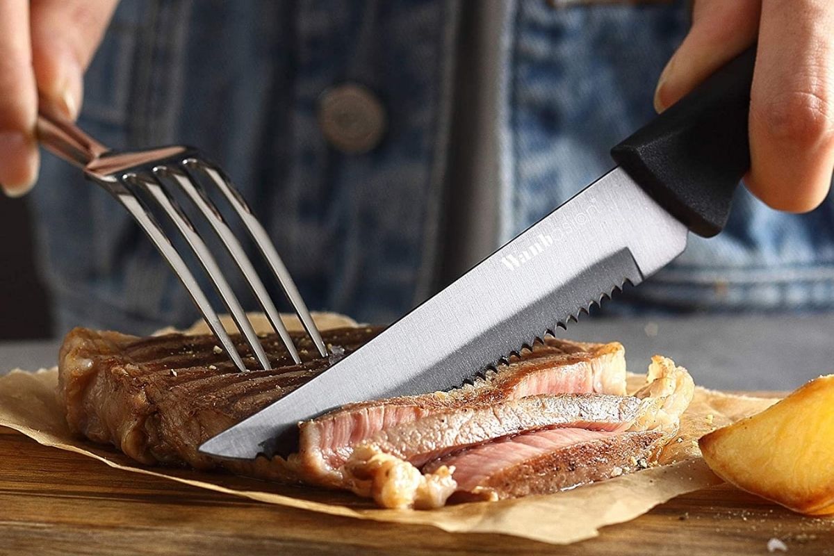 Dingerkit Steak Knives Set of 4, Serrated Steak Knives-Black Steak Knife  Set with ABS Handle, Sharp Stainless Steel Steak Knives, 5″ Dinner Steak