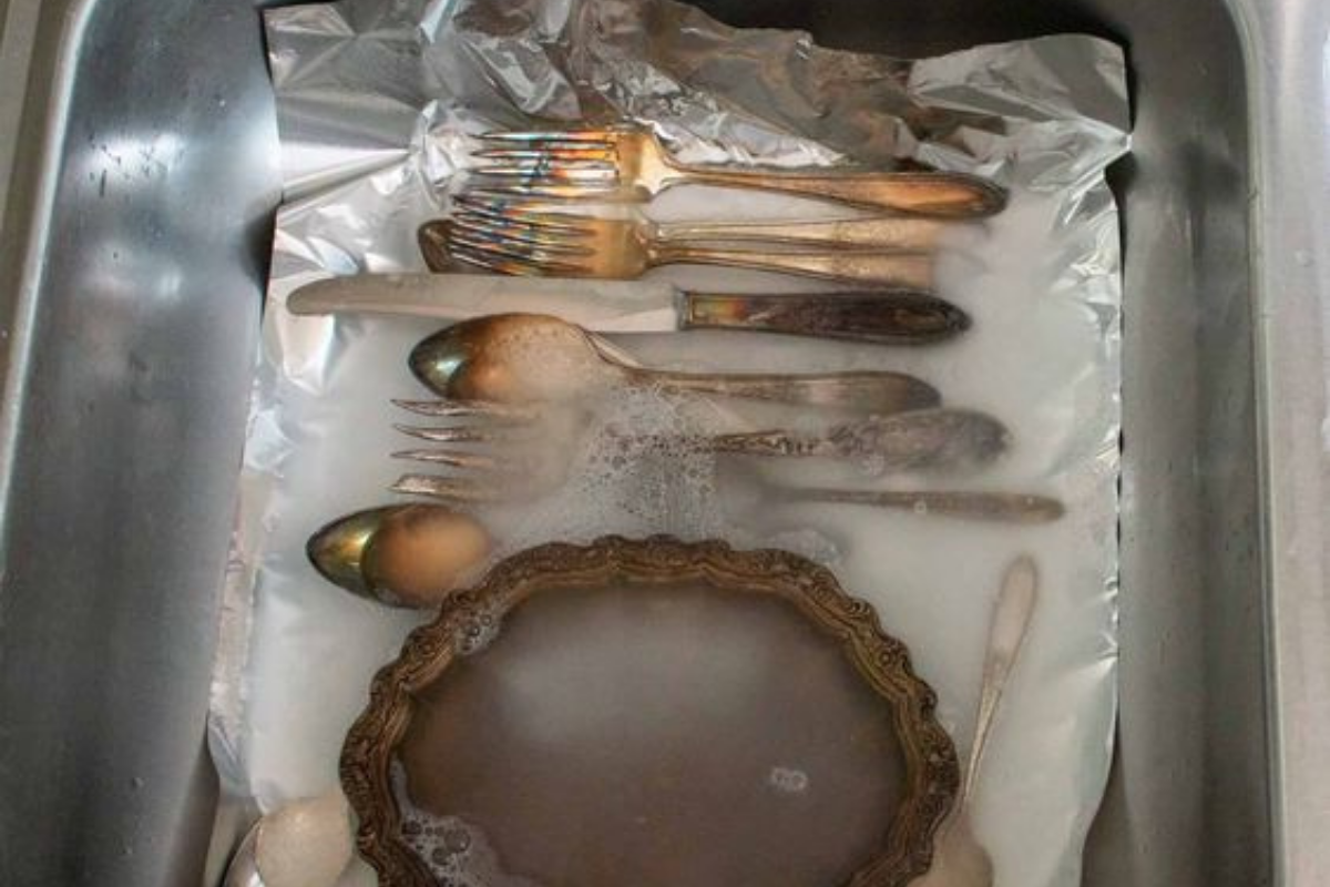 How to: Clean tarnished silverware