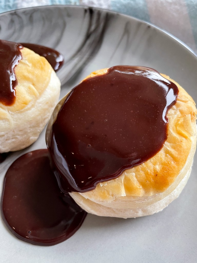 chocolate gravy on biscuits