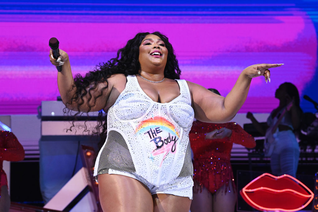 Lizzo Performs Live
