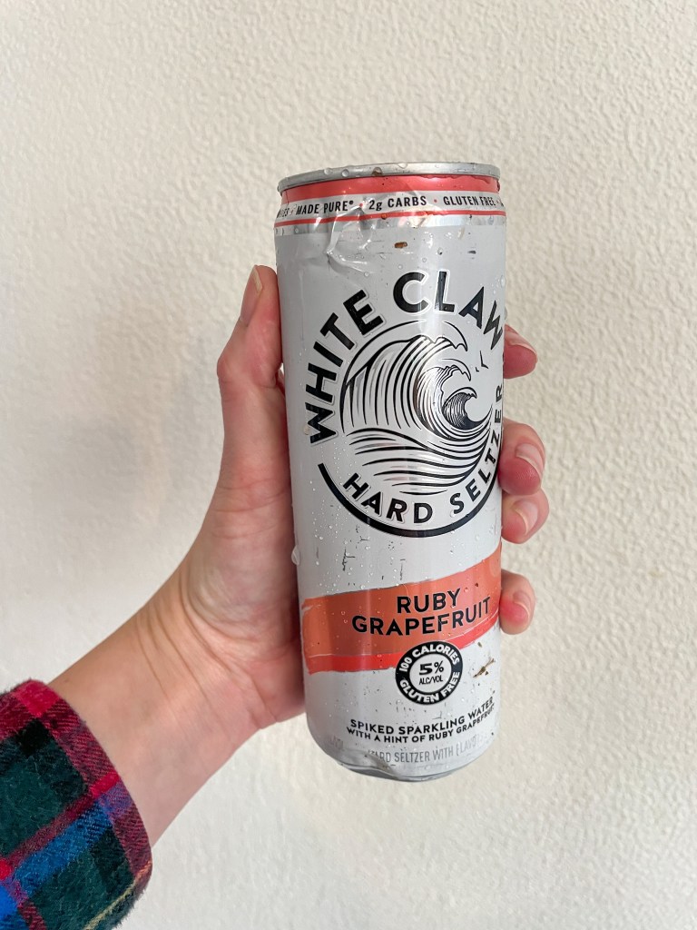 Grapefruit White Claw can