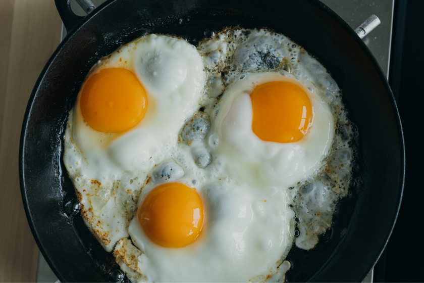 how to cook eggs in a cast iron