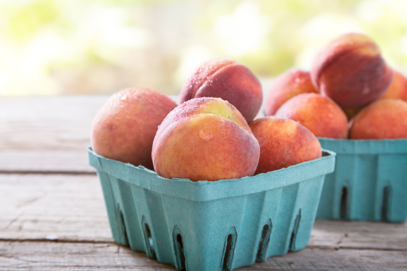 farmers market peaches